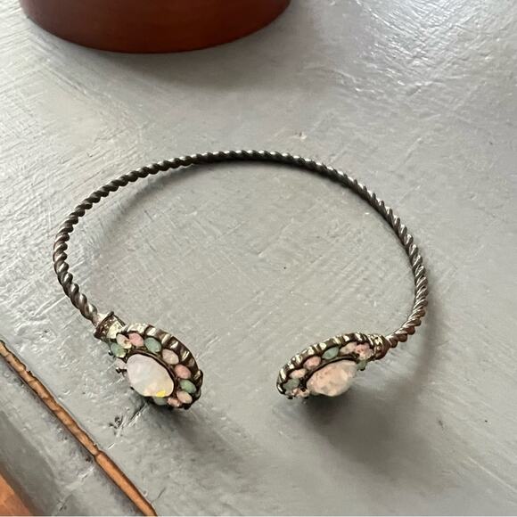 Sabika Like Cuff Bracelet - Picture 2 of 9